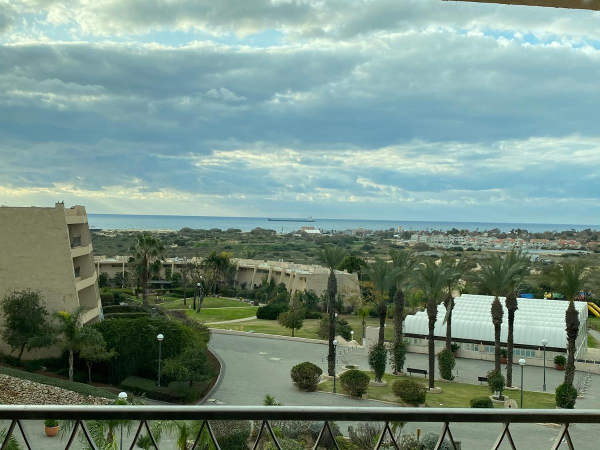 קיסריה נאות גולף- Oren Apartment Екстериор снимка